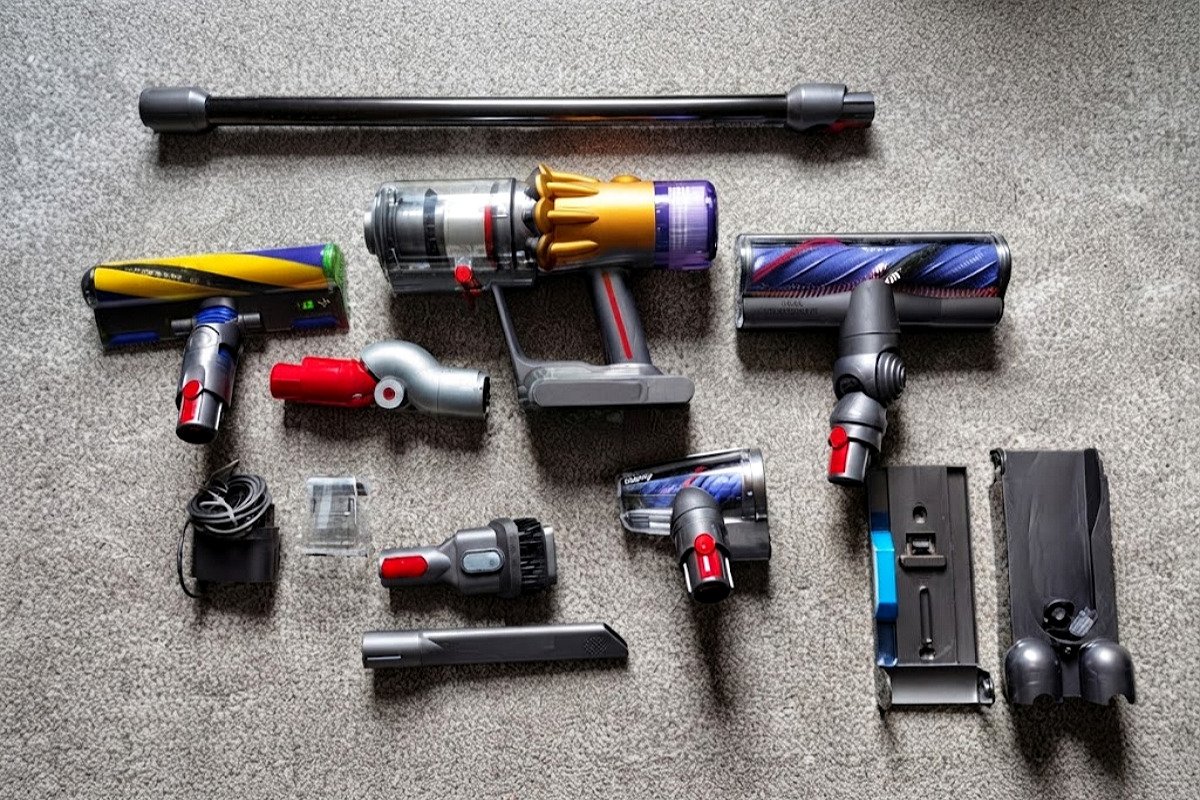 Ergonomic cordless vacuum cleaner design